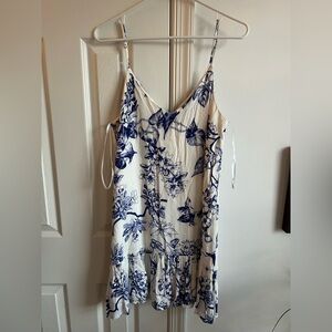 Floral Blue and White Women's dress Lulus M